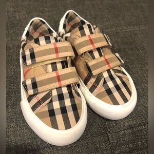 Burberry low top kids sneakers